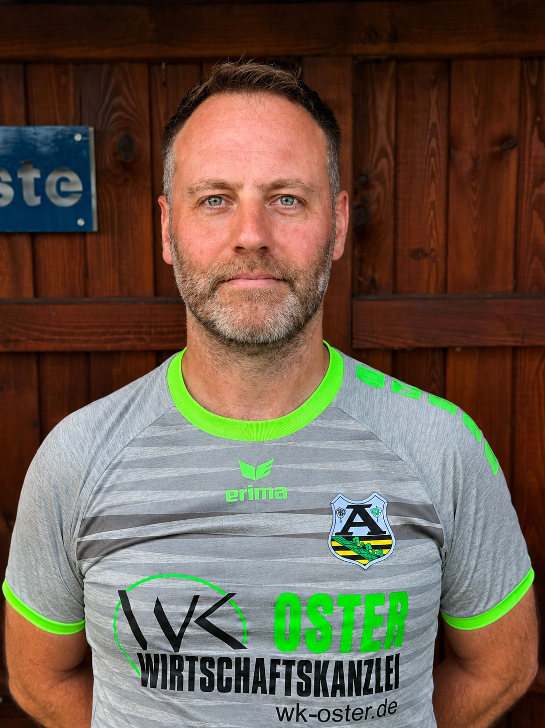 Greg Holt im Fußballtrikot